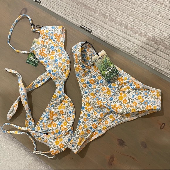 Sun Bleached Bikini - Picture 3 of 9